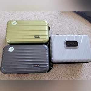 Green Rimowa toiletry bag